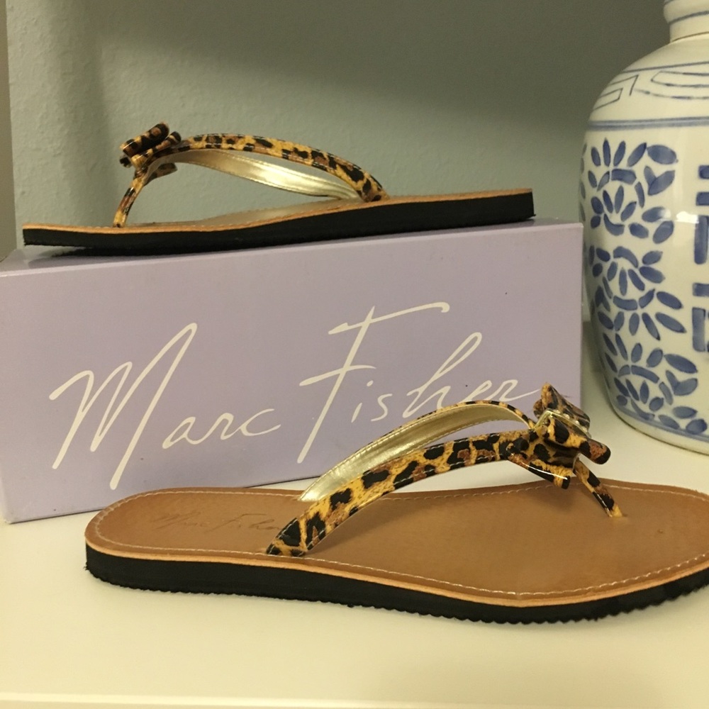 Marc Fisher flip flops. 9M